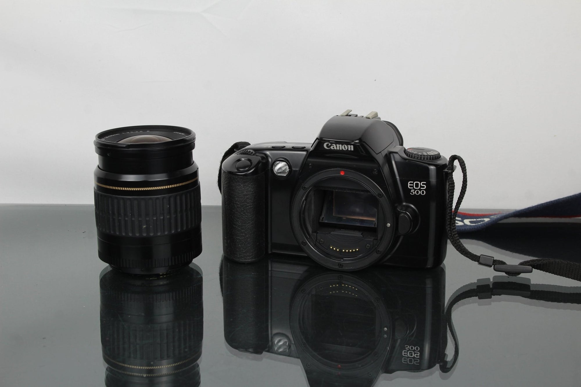 Canon EOS 500 + Canon Zoom Lens AF 28 - 80mm 1:3.5 - 5.6 - Dutch|Thrift
