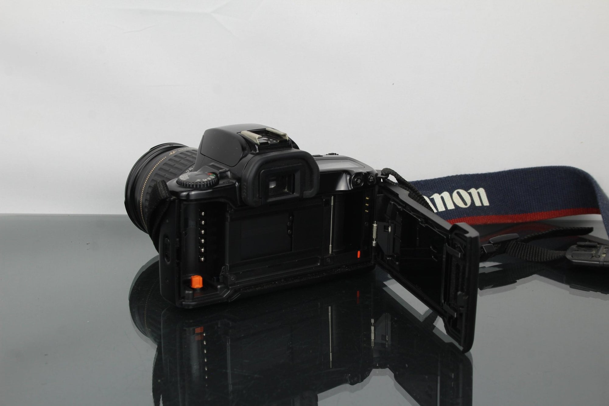 Canon EOS 500 + Canon Zoom Lens AF 28 - 80mm 1:3.5 - 5.6 - Dutch|Thrift