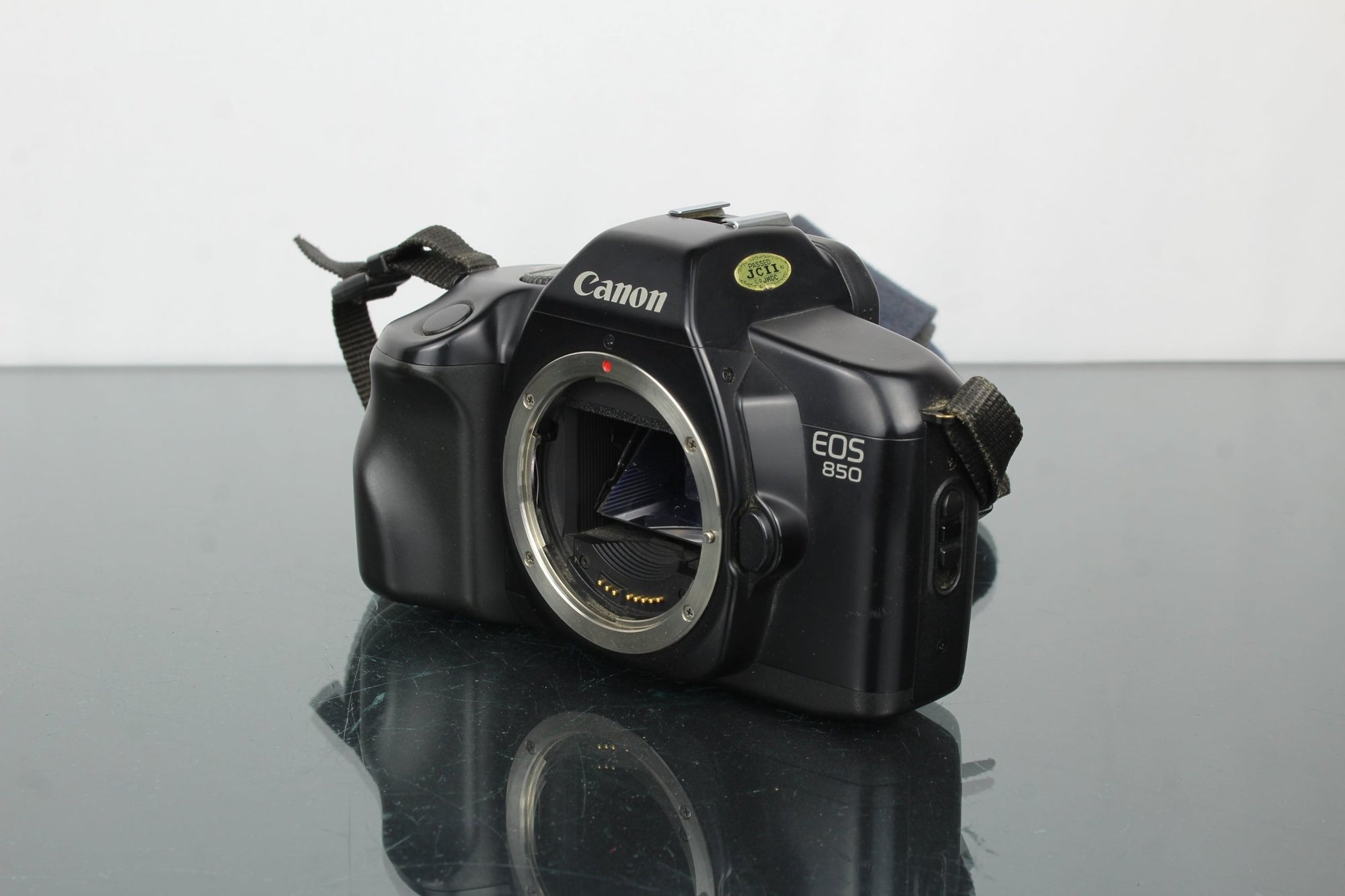 Canon EOS 850 - Dutch|Thrift