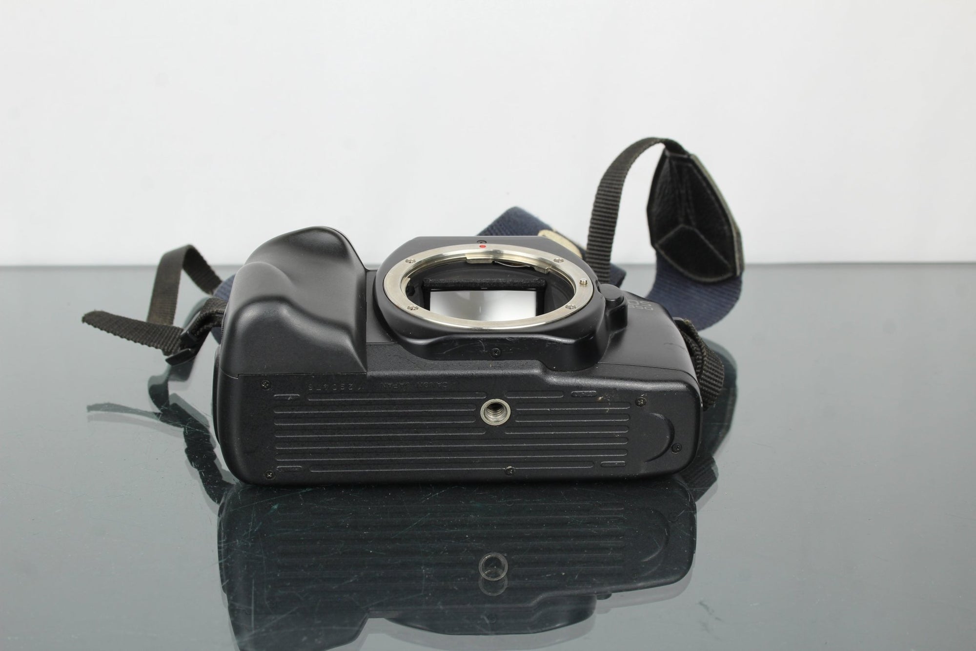 Canon EOS 850 - Dutch|Thrift