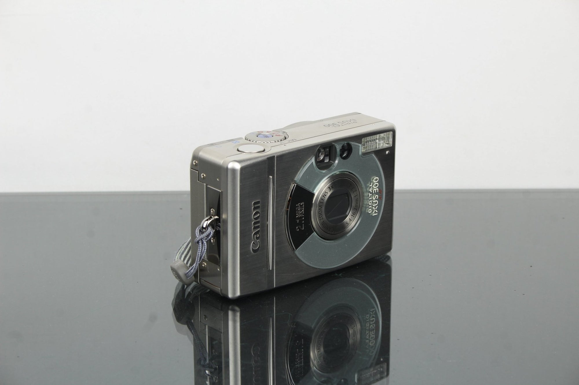 Canon IXUS 300 - Dutch|Thrift