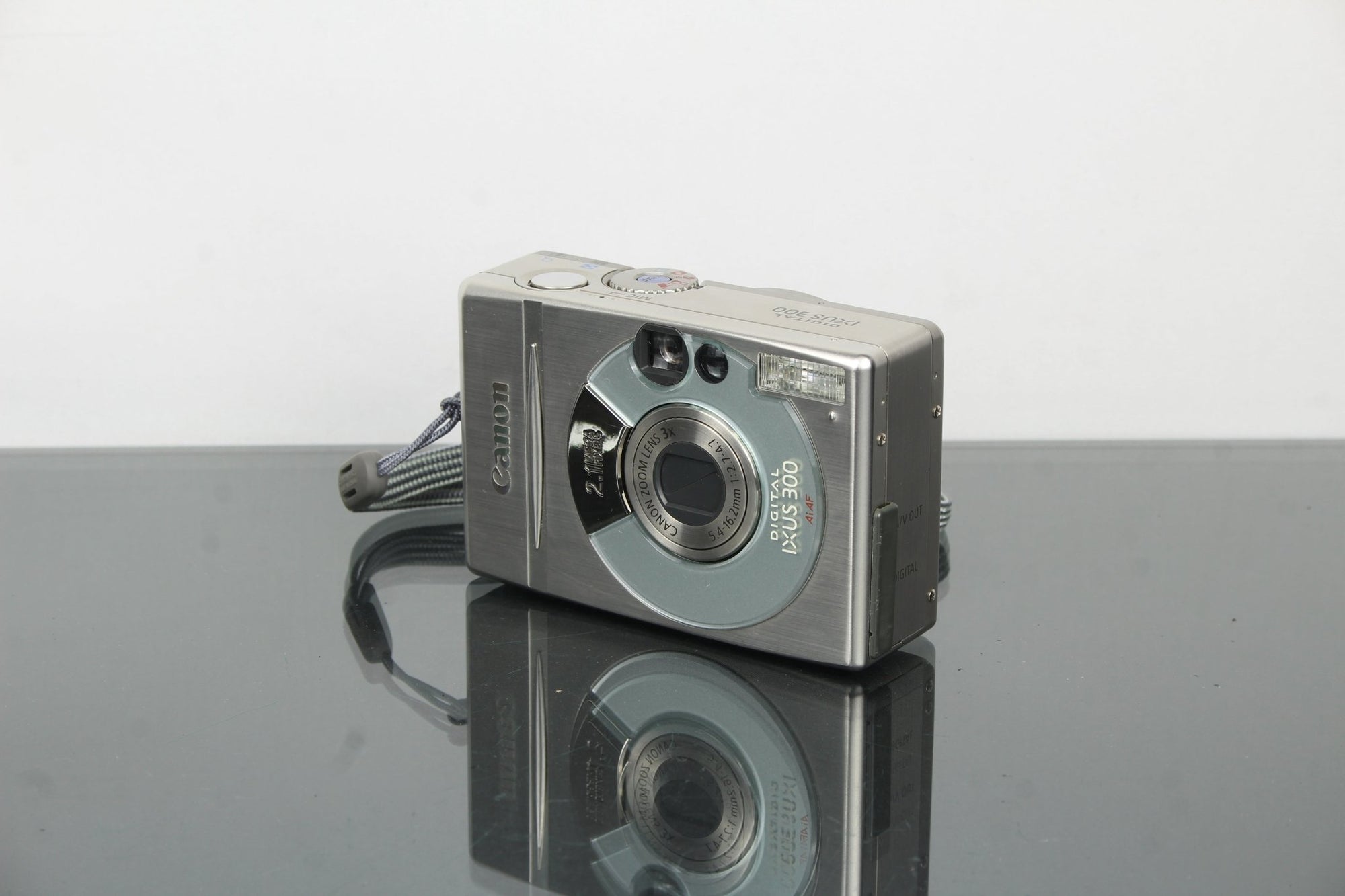 Canon IXUS 300 - Dutch|Thrift