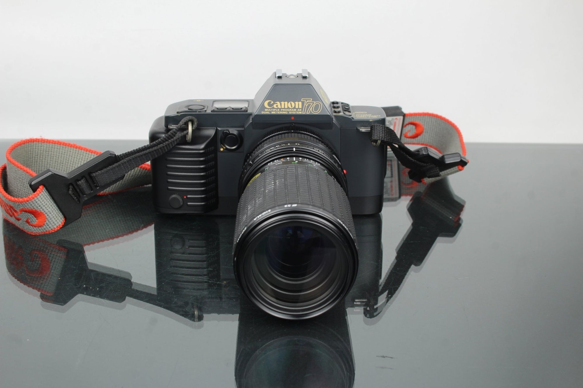 Canon T70 + Sigma 80 - 200mm f/4.5 - 5.6 FD lens - Dutch|Thrift