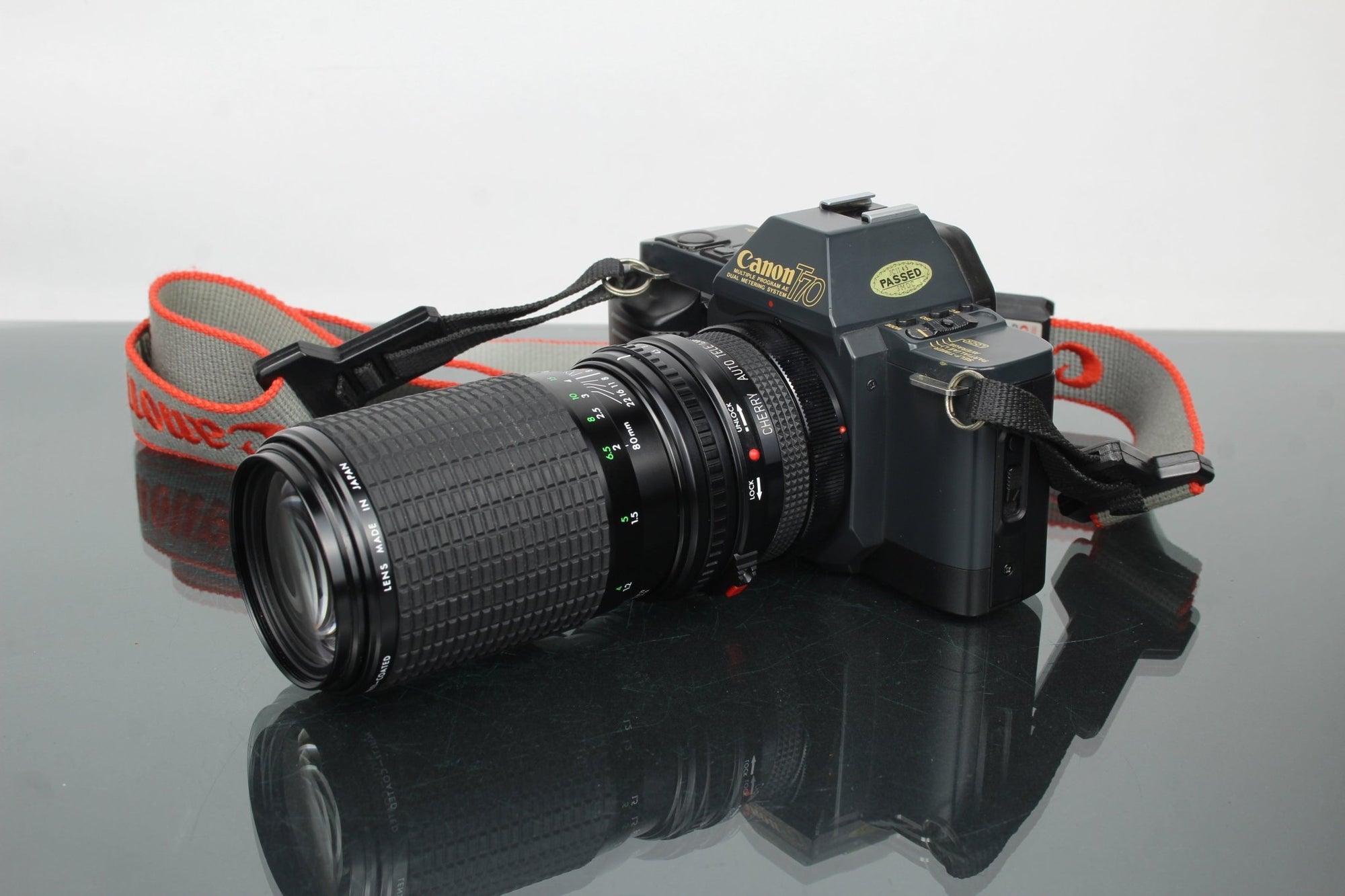 Canon T70 + Sigma 80 - 200mm f/4.5 - 5.6 FD lens - Dutch|Thrift