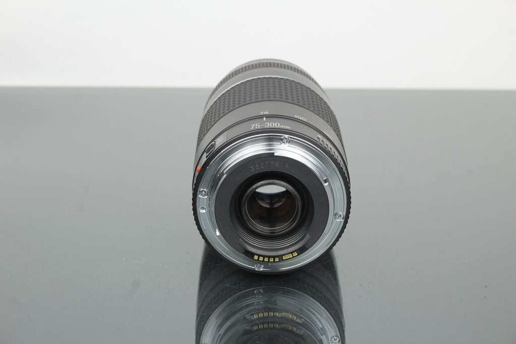 Canon Zoom Lens EF 75 - 300mm 1:4 - 5.6 III + Canon EF mount - Dutch|Thrift