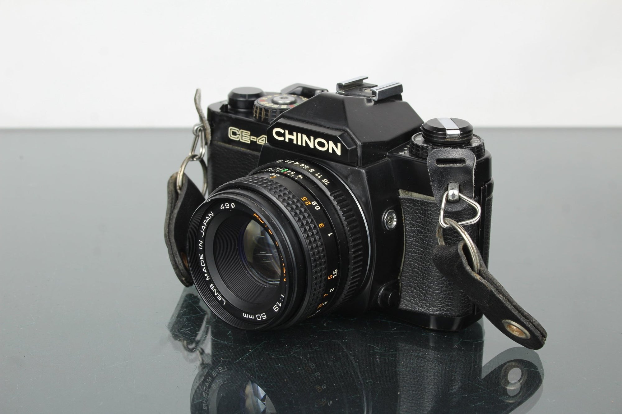 Chinon CE - 4 + Chinon 1:1.9 50mm - Dutch|Thrift