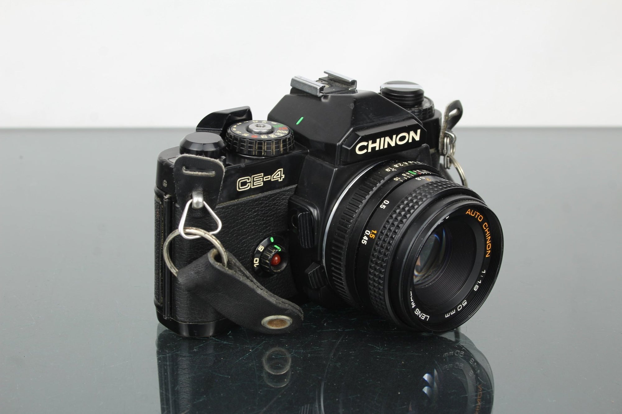 Chinon CE - 4 + Chinon 1:1.9 50mm - Dutch|Thrift