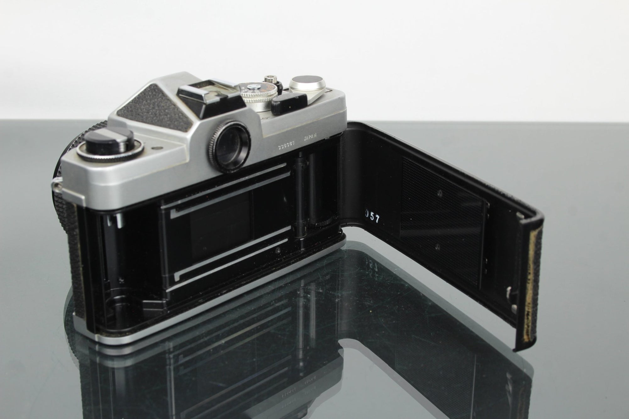 Chinon CS + 55mm 1.7 Chinon lens - Dutch|Thrift