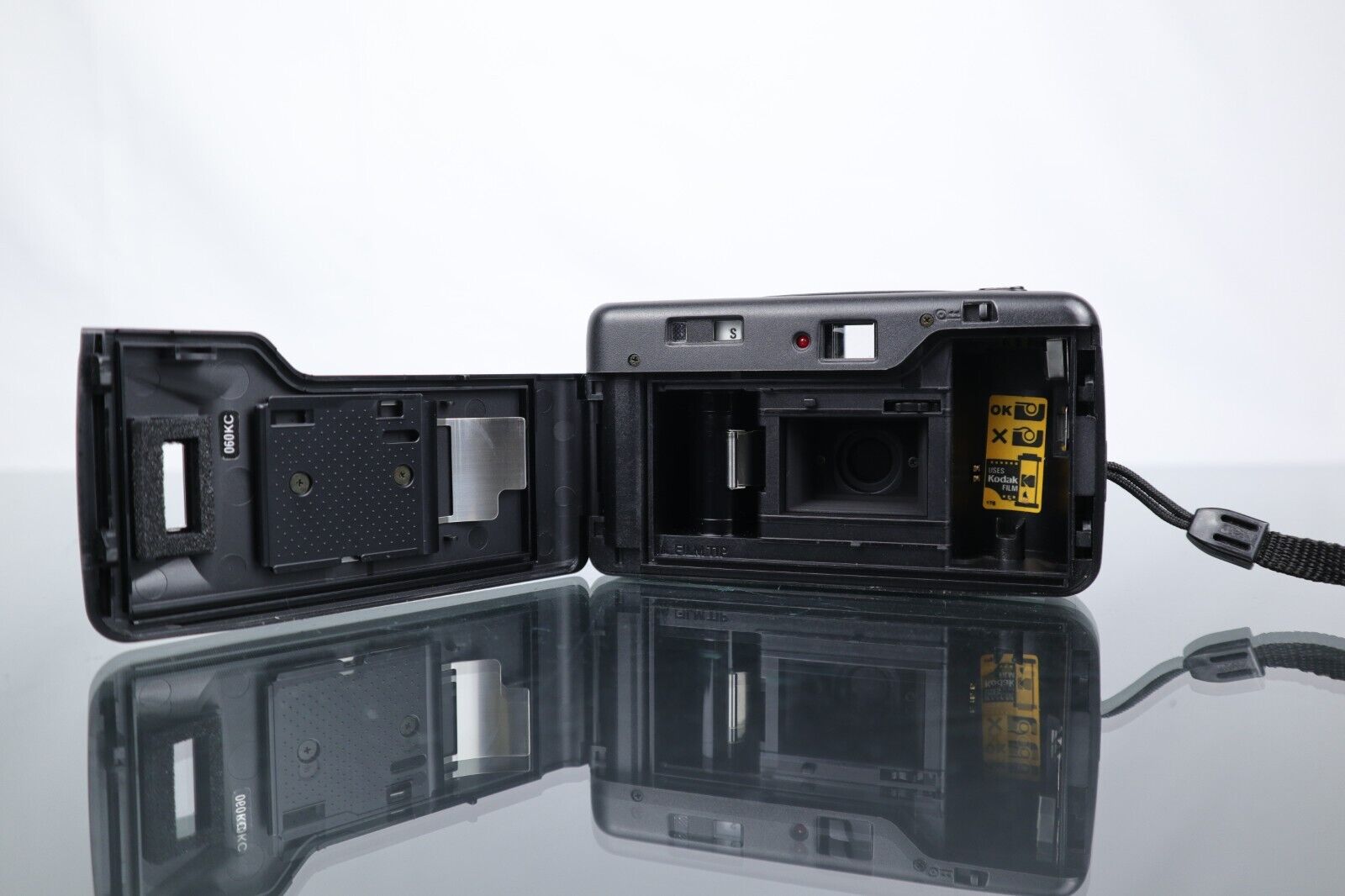 📷 Chinon GL - S | 35mm Point & Shoot Film Camera | Black/Red - Dutch|Thrift