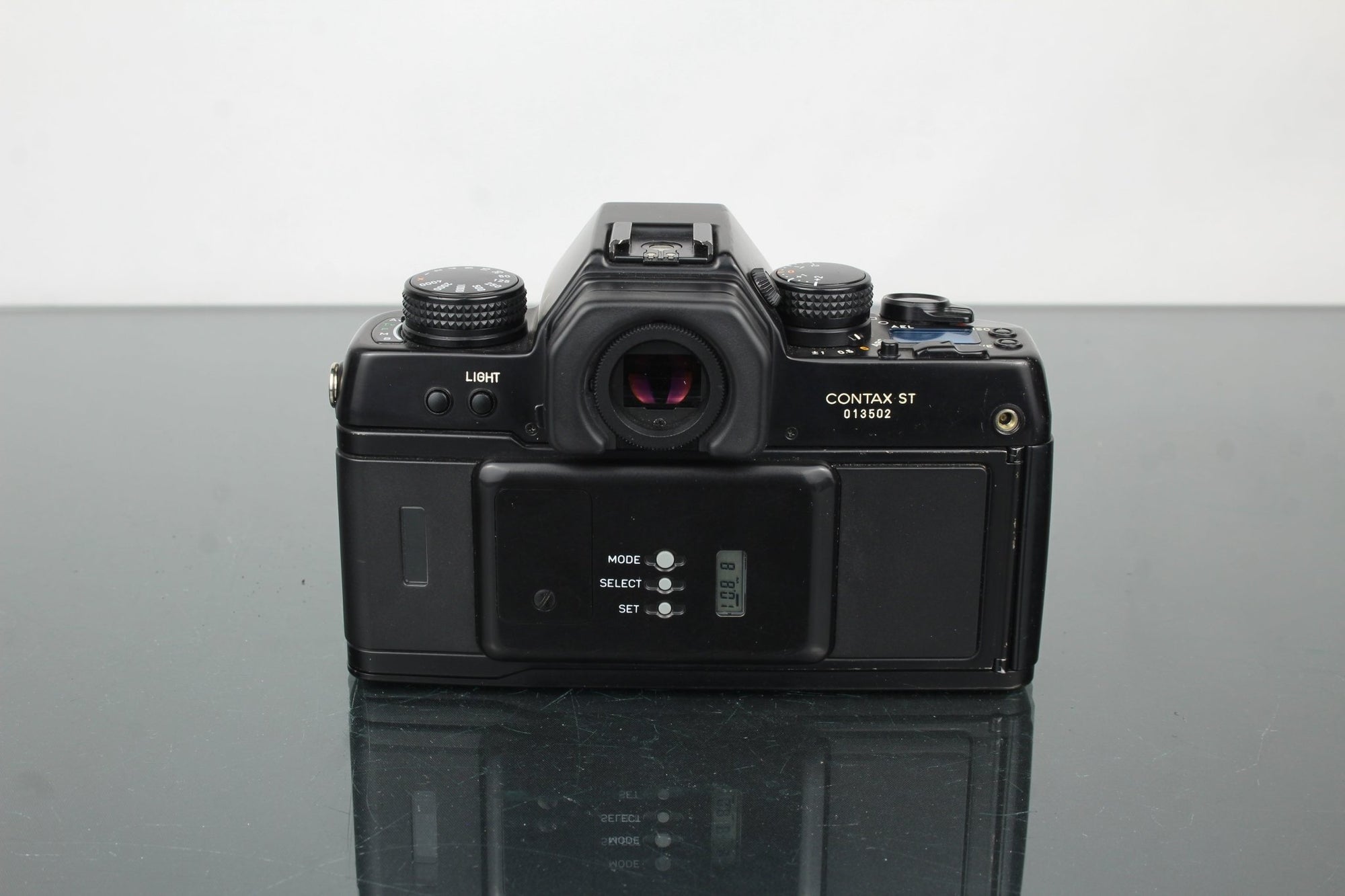 Contax ST + Carl Zeiss 1.4/50mm Lens - Dutch|Thrift