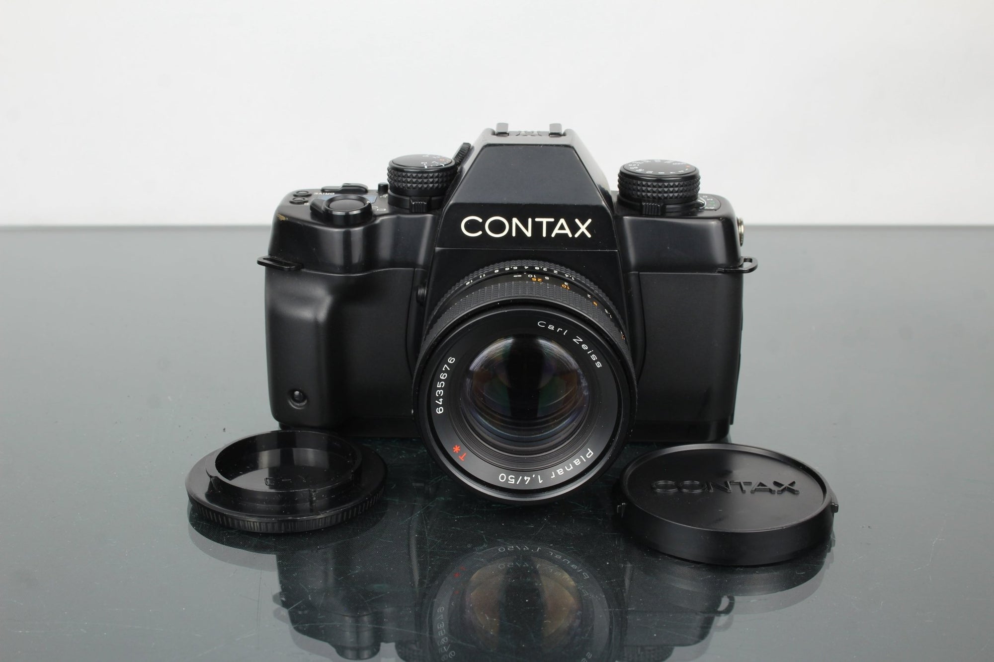 Contax ST + Carl Zeiss 1.4/50mm Lens - Dutch|Thrift