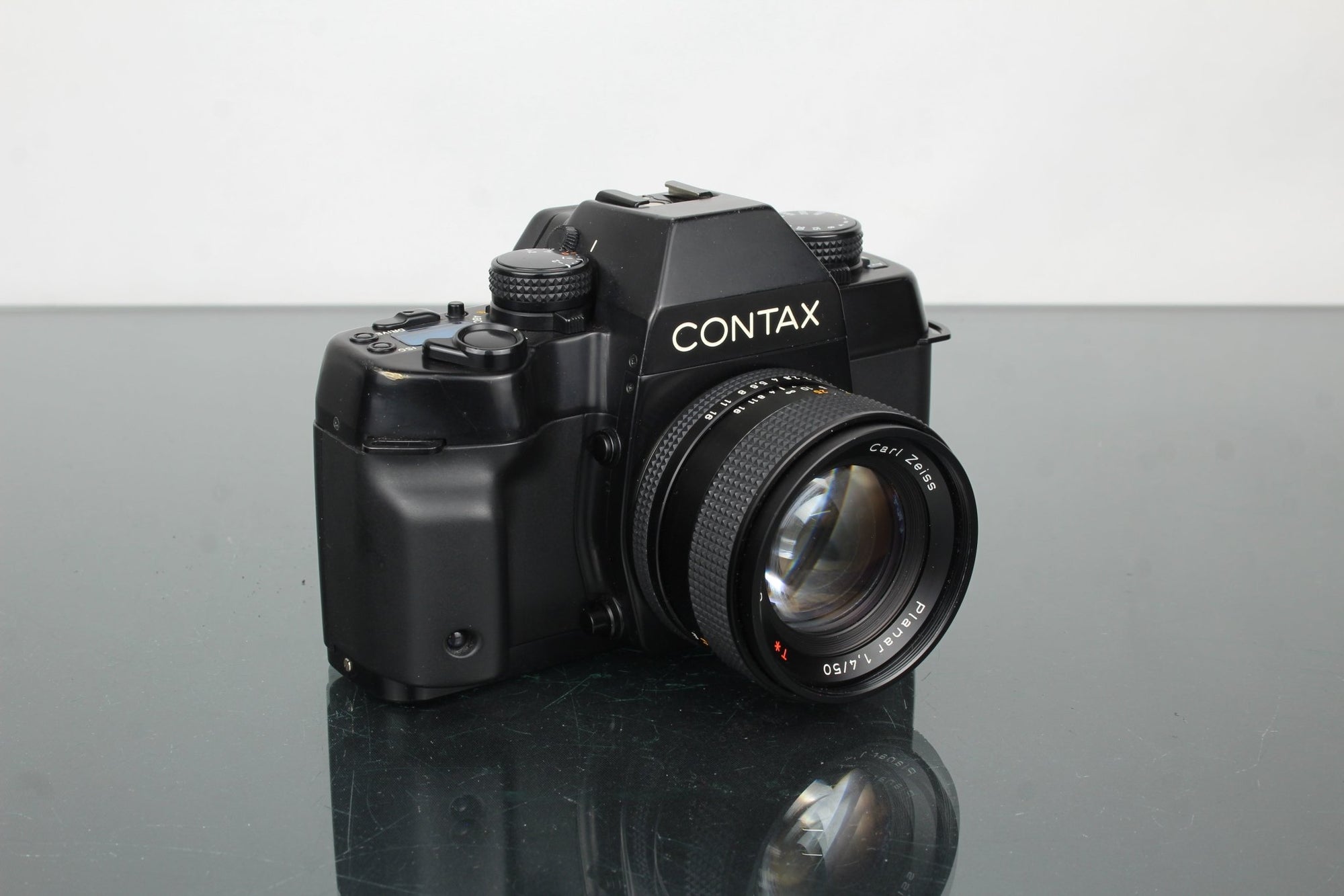 Contax ST + Carl Zeiss 1.4/50mm Lens - Dutch|Thrift