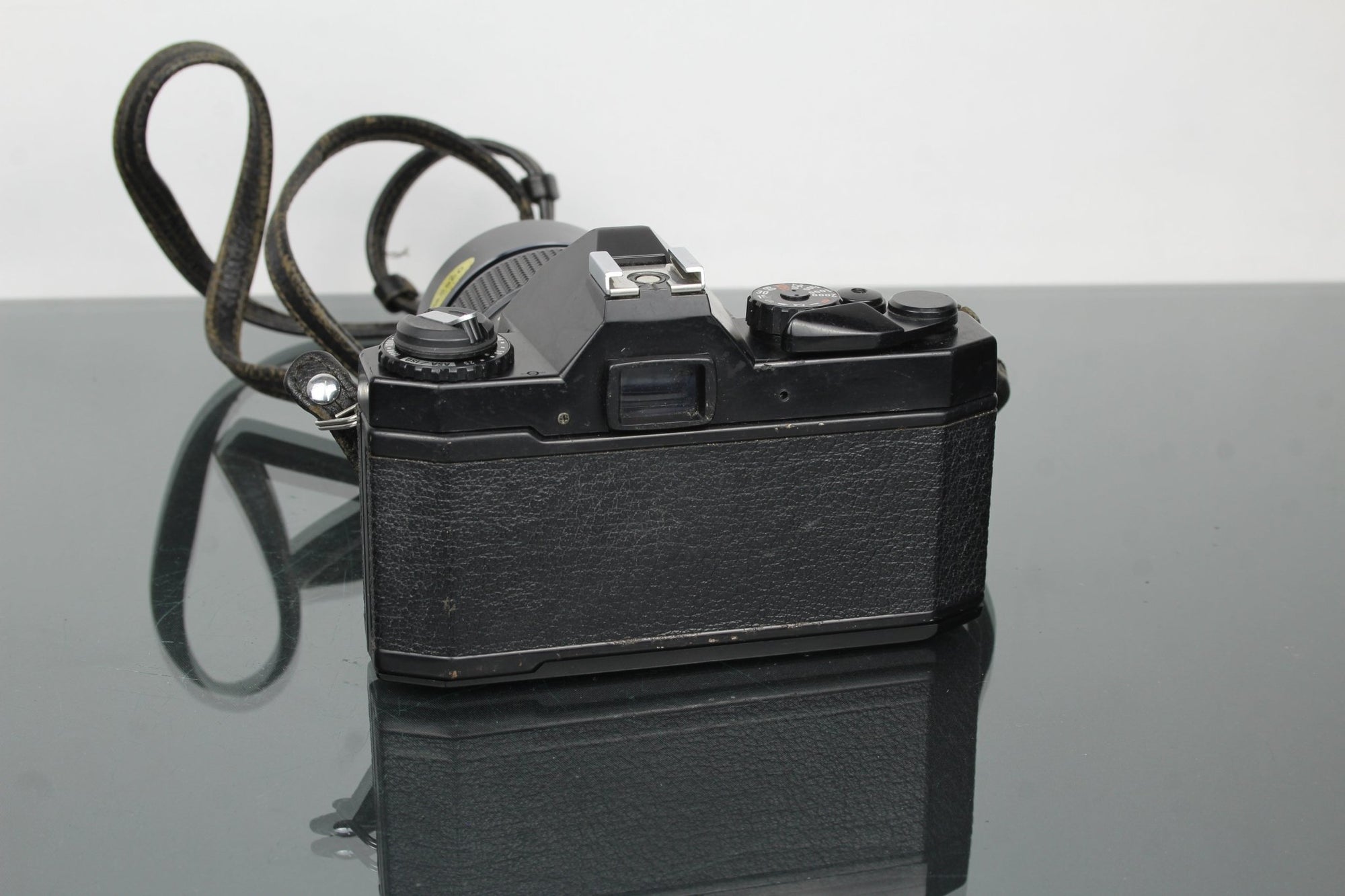 Cosina CT1 Super + 135mm 1:2.8 Vivitar lens - Dutch|Thrift