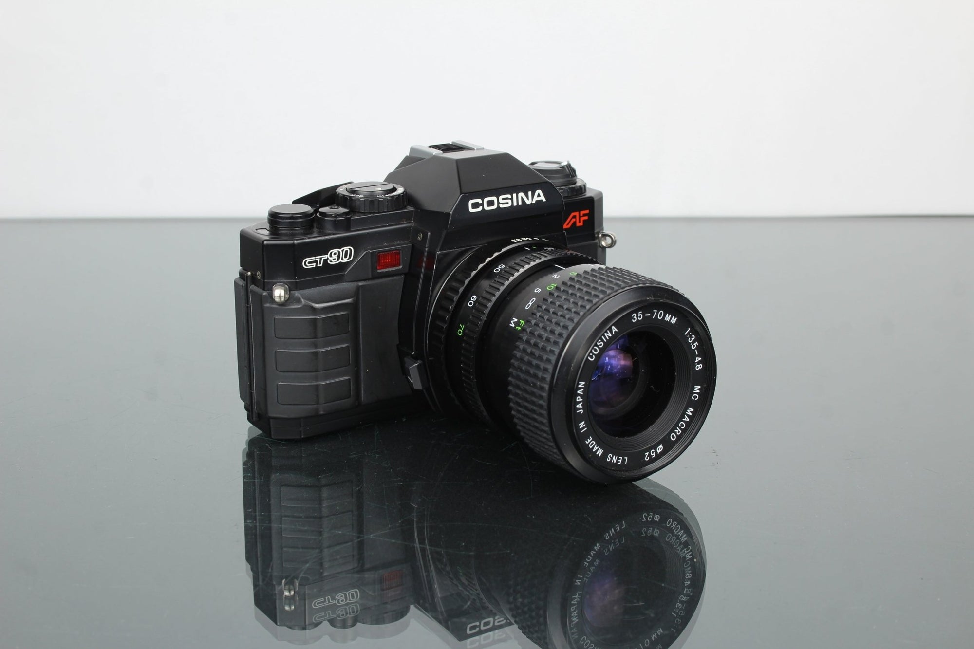 Cosina CT90 AF + Cosina 35 - 70mm 1:3.5 - 4.8 Macro Lens - Dutch|Thrift