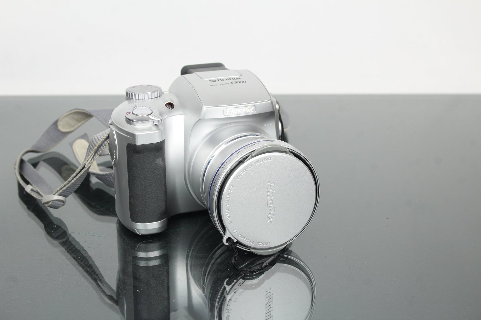 Fujifilm Finepix S3000 - Dutch|Thrift