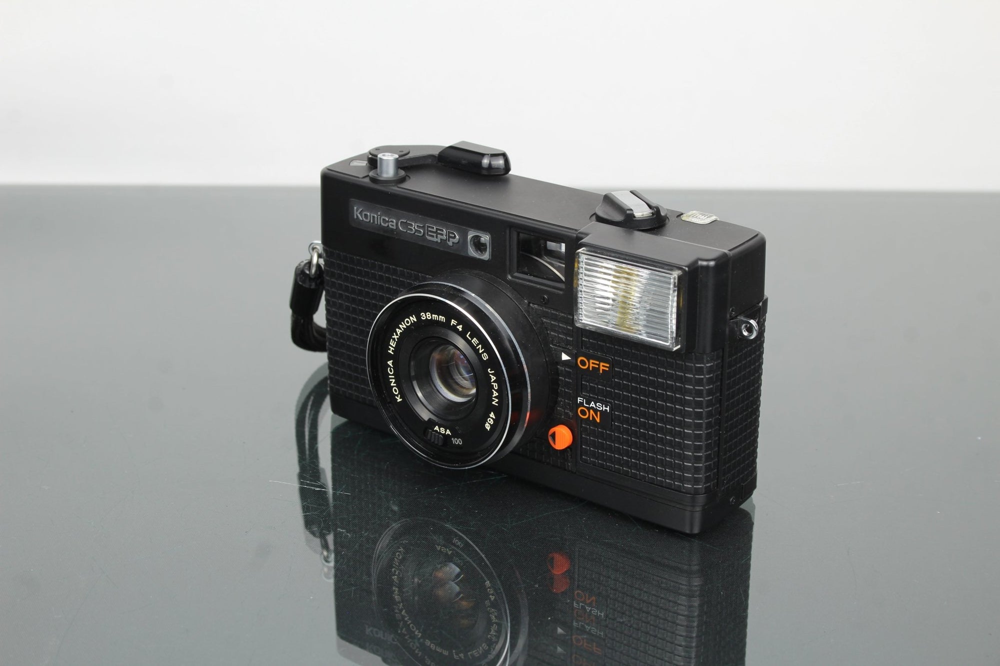 Konica C35 EF P - Dutch|Thrift