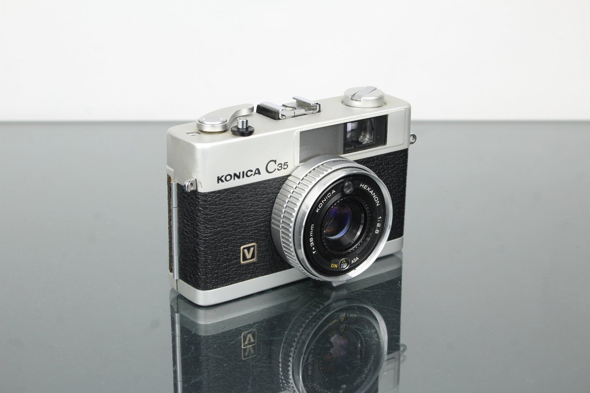 Konica C35 V - Dutch|Thrift