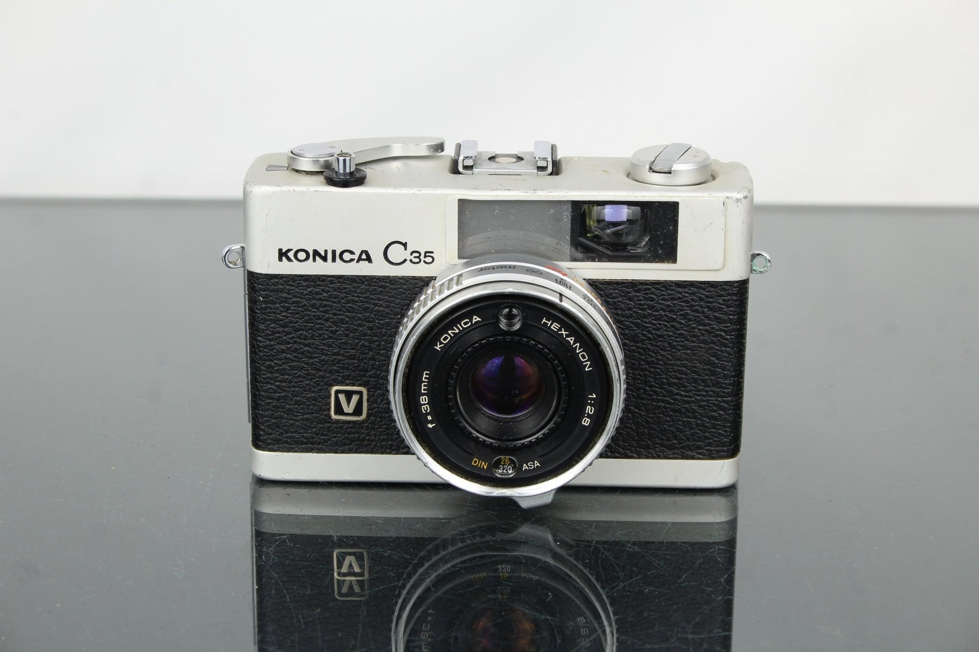 Konica C35 V - Dutch|Thrift
