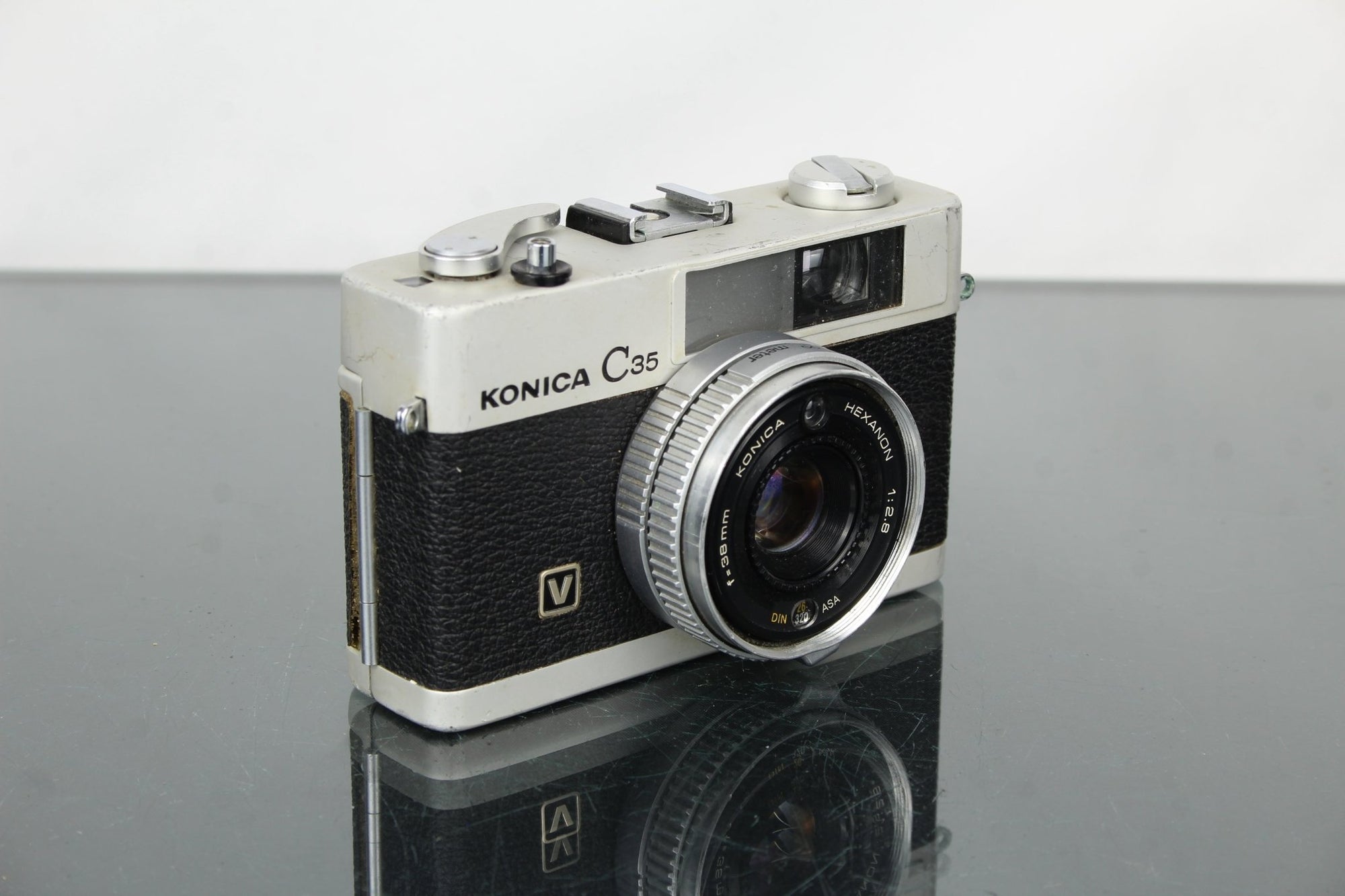 Konica C35 V - Dutch|Thrift