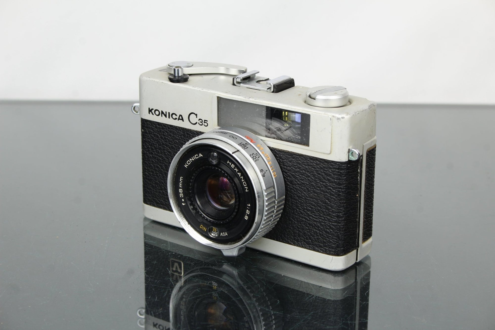 Konica C35 V - Dutch|Thrift