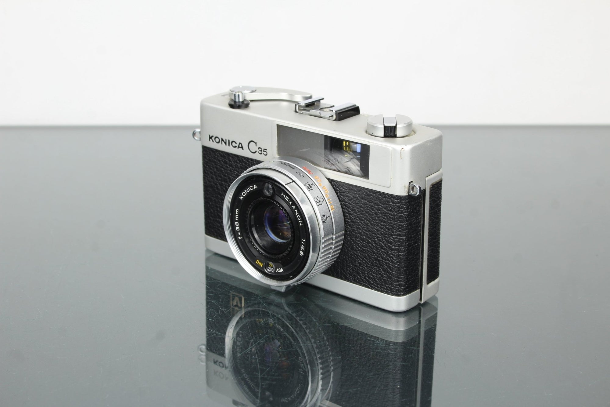 Konica C35 V - Dutch|Thrift