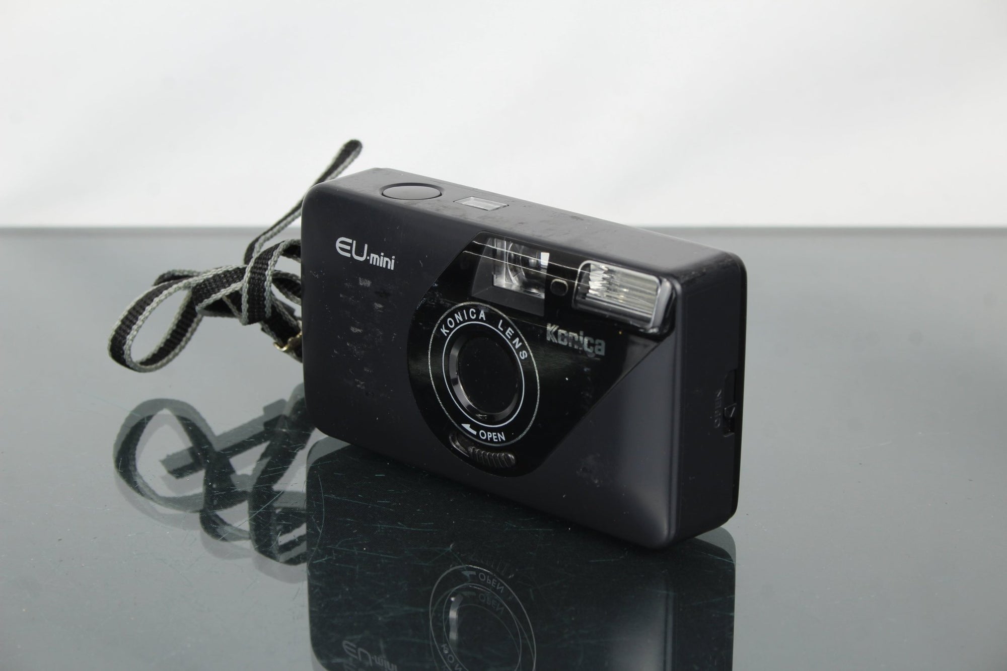 Konica EU - mini - Dutch|Thrift