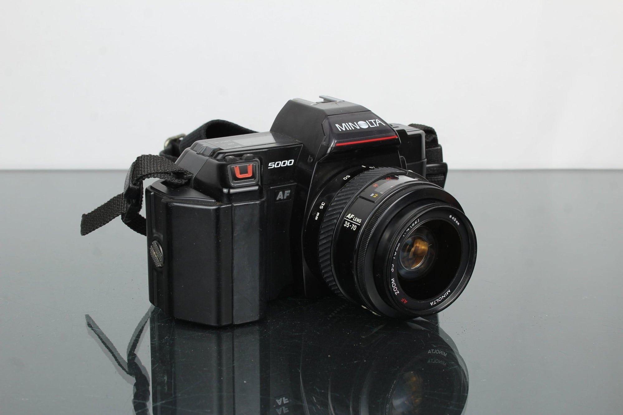 Minolta 5000 AF + Minolta AF Zoom 35 - 70mm 1:4 Lens - Dutch|Thrift