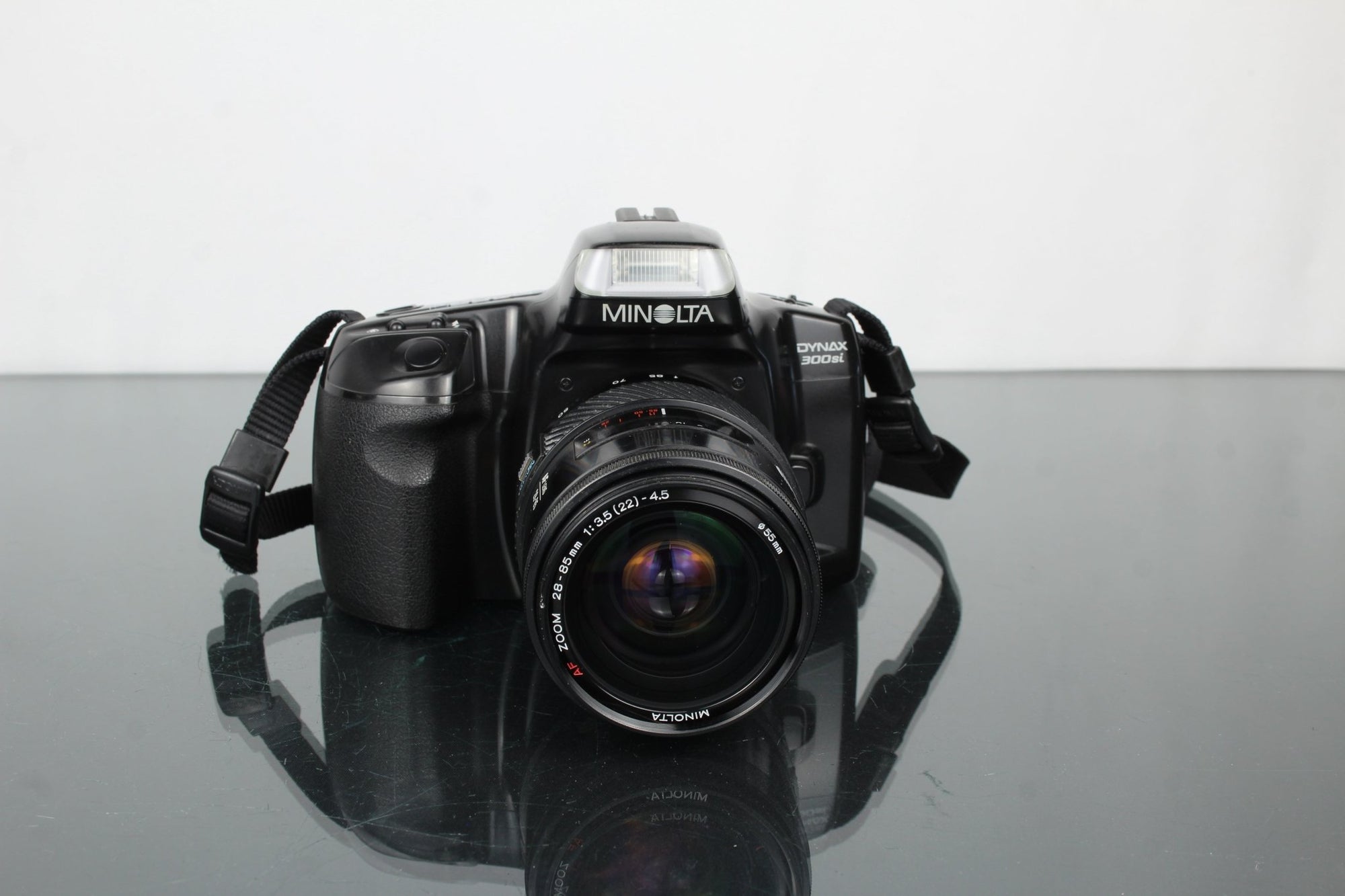 Minolta Dynax 300si + Minolta AF Zoom 28 - 85mm 1:3.5(22) - 4.5 - Dutch|Thrift