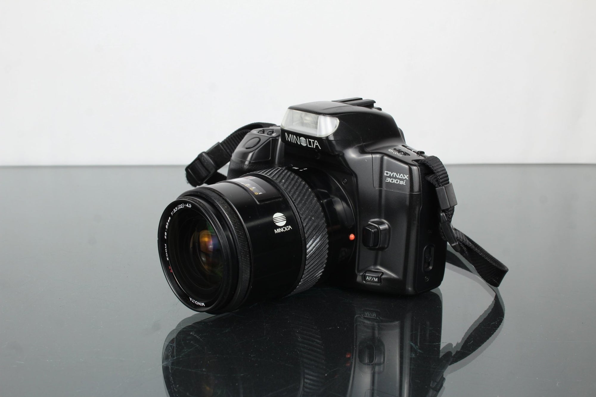 Minolta Dynax 300si + Minolta AF Zoom 28 - 85mm 1:3.5(22) - 4.5 - Dutch|Thrift