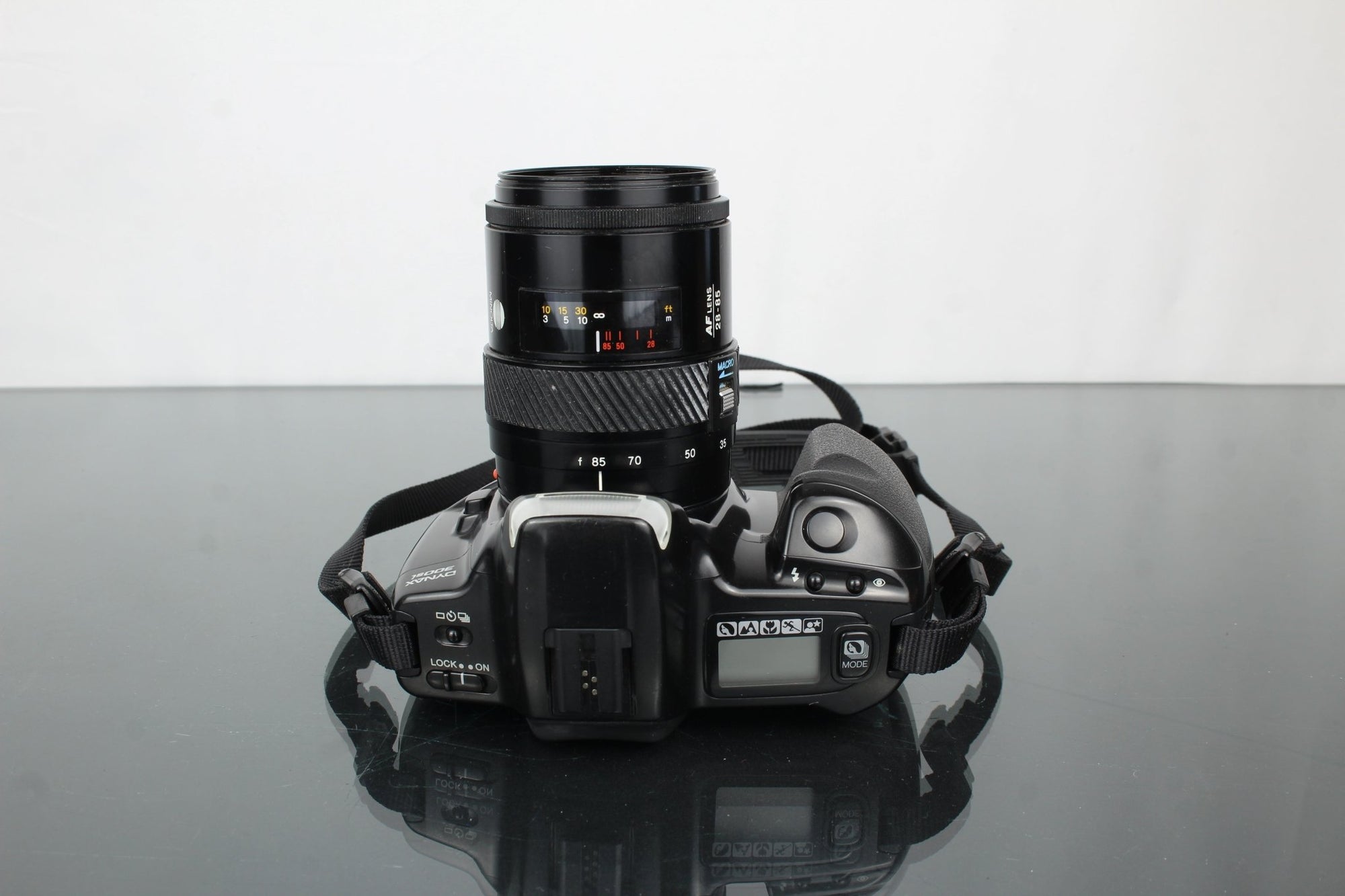 Minolta Dynax 300si + Minolta AF Zoom 28 - 85mm 1:3.5(22) - 4.5 - Dutch|Thrift