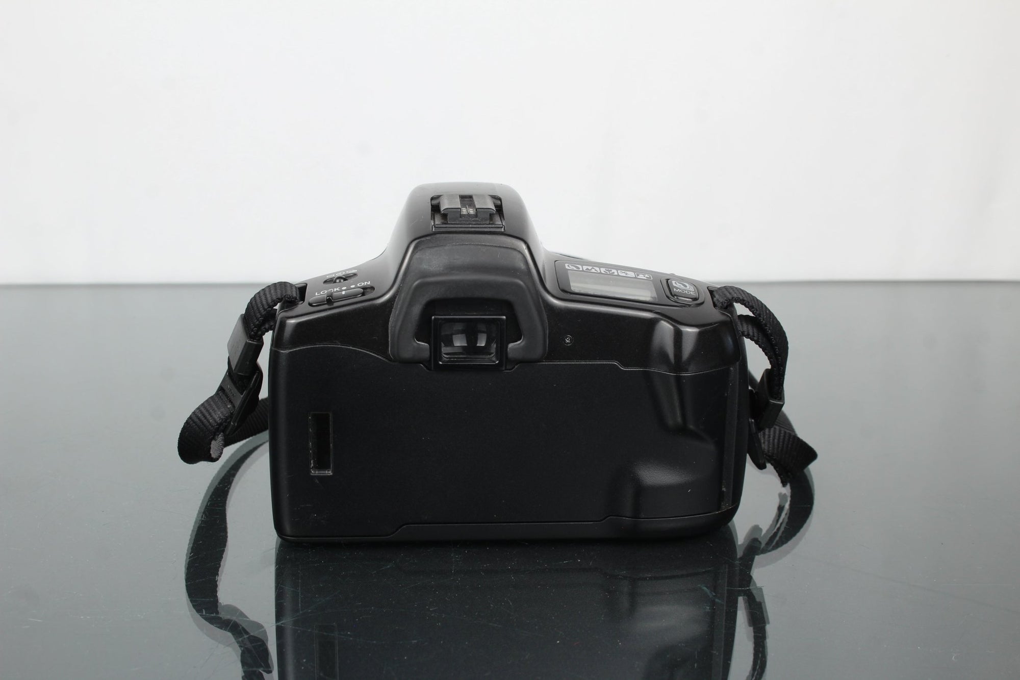 Minolta Dynax 300si + Minolta AF Zoom 28 - 85mm 1:3.5(22) - 4.5 - Dutch|Thrift