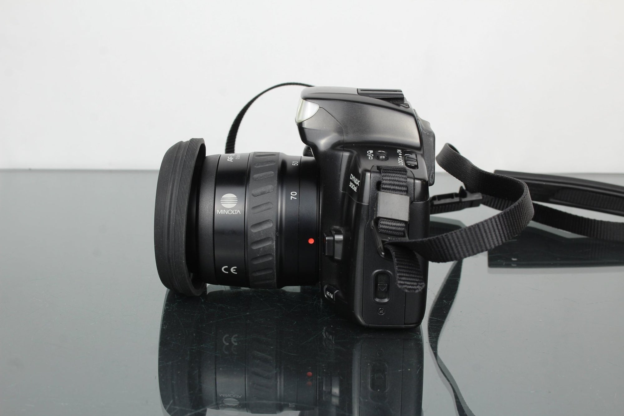 Minolta Dynax 300si + Minolta AF Zoom 35 - 70mm 1:3.5(22) - 4.5 - Dutch|Thrift