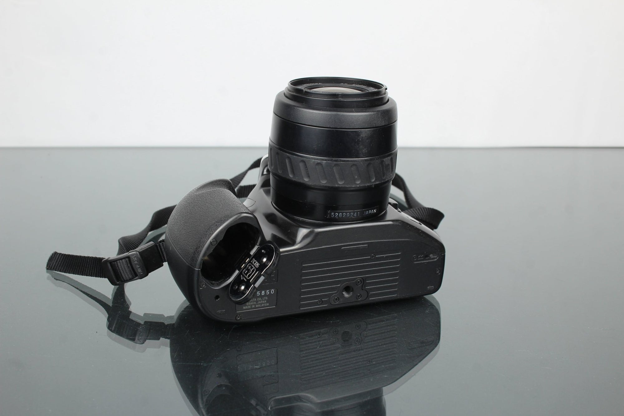 Minolta Dynax 300si + Minolta AF Zoom 35 - 70mm 1:3.5(22) - 4.5 - Dutch|Thrift