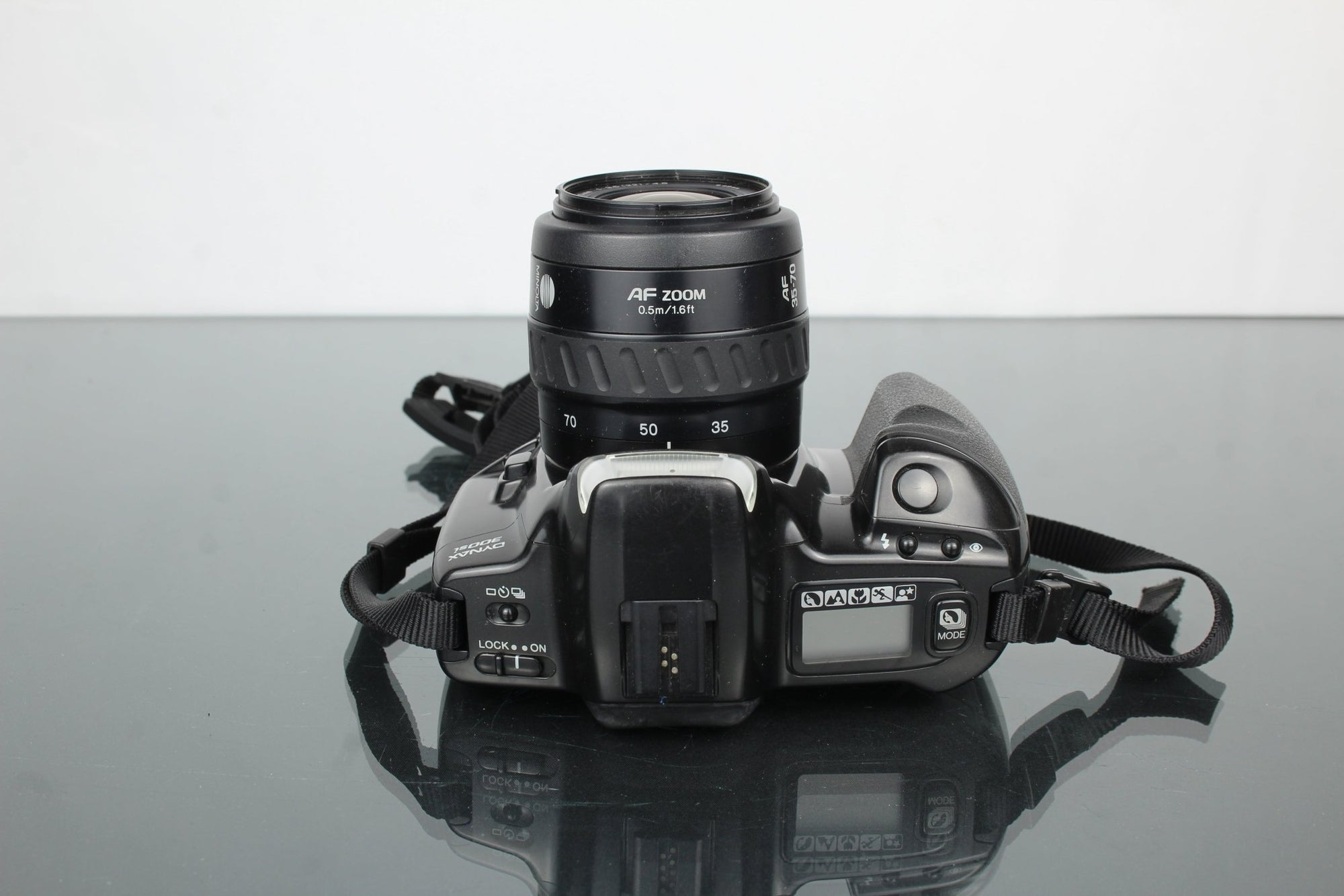 Minolta Dynax 300si + Minolta AF Zoom 35 - 70mm 1:3.5(22) - 4.5 - Dutch|Thrift