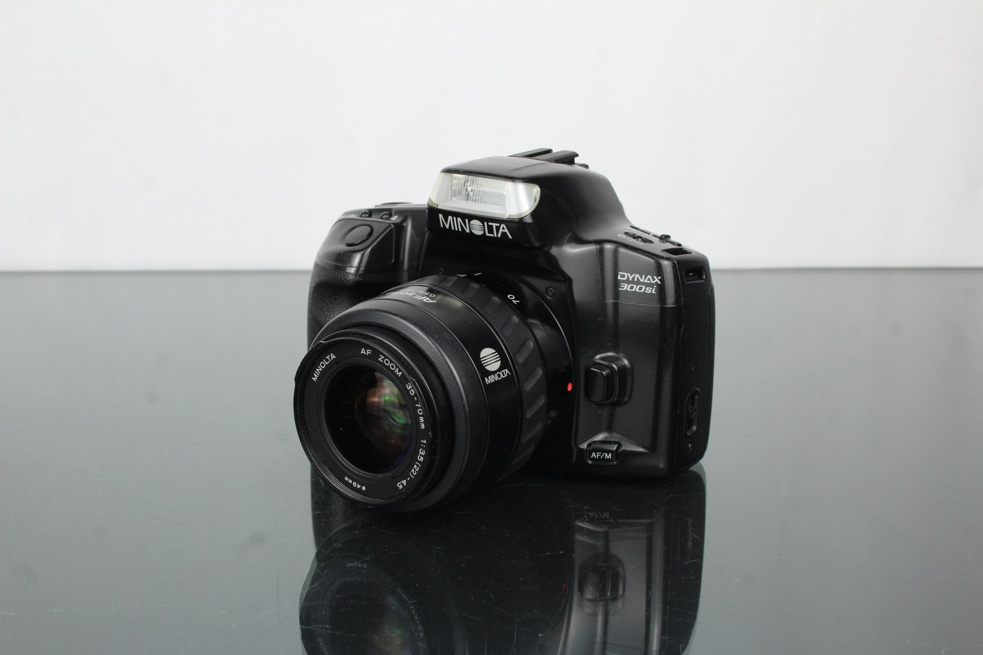 Minolta Dynax 300si + Minolta AF Zoom 35 - 70mm 1:3.5(22) - 4.5 - Dutch|Thrift