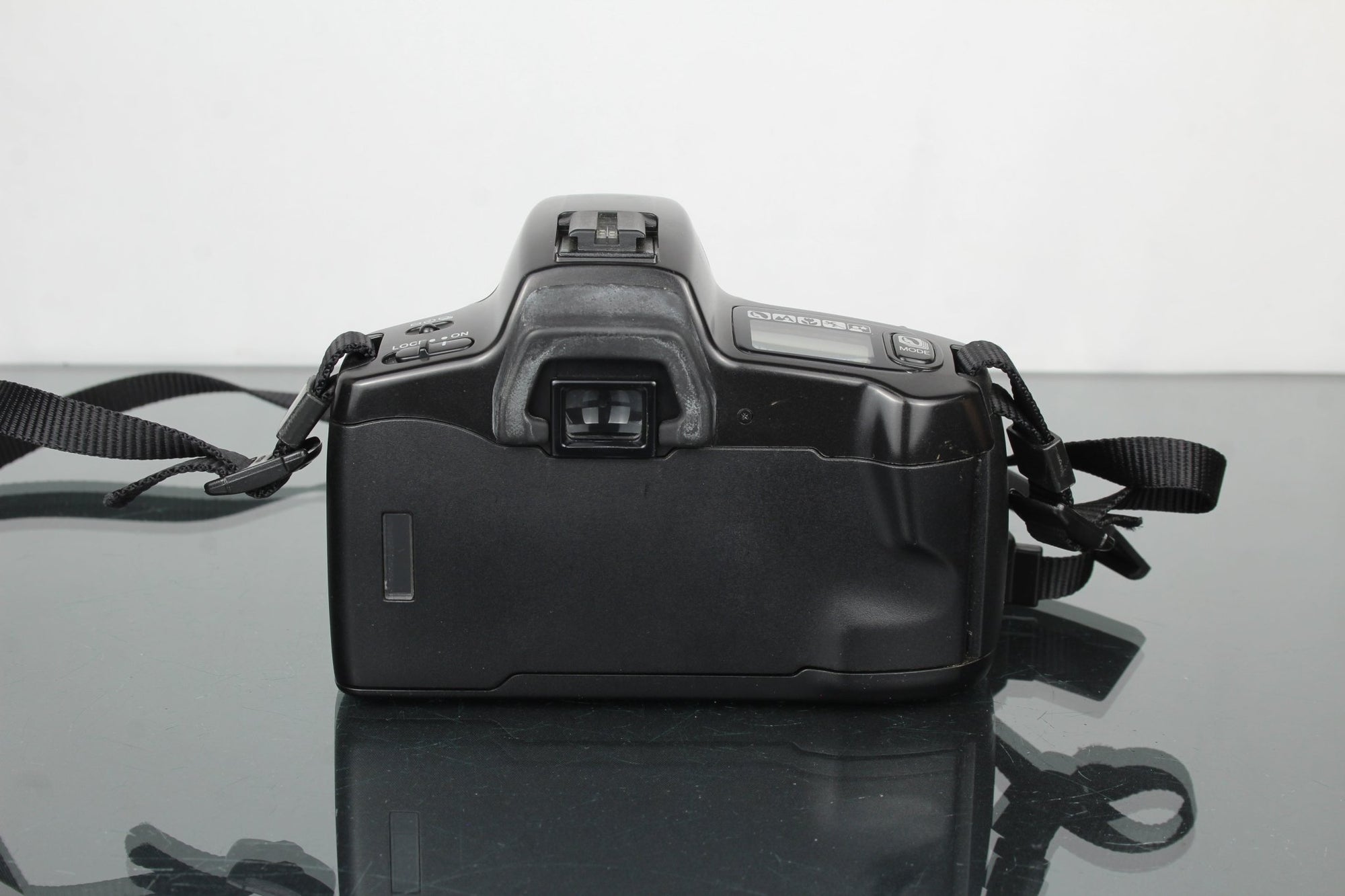 Minolta Dynax 300si + Minolta AF Zoom 35 - 70mm 1:3.5(22) - 4.5 - Dutch|Thrift