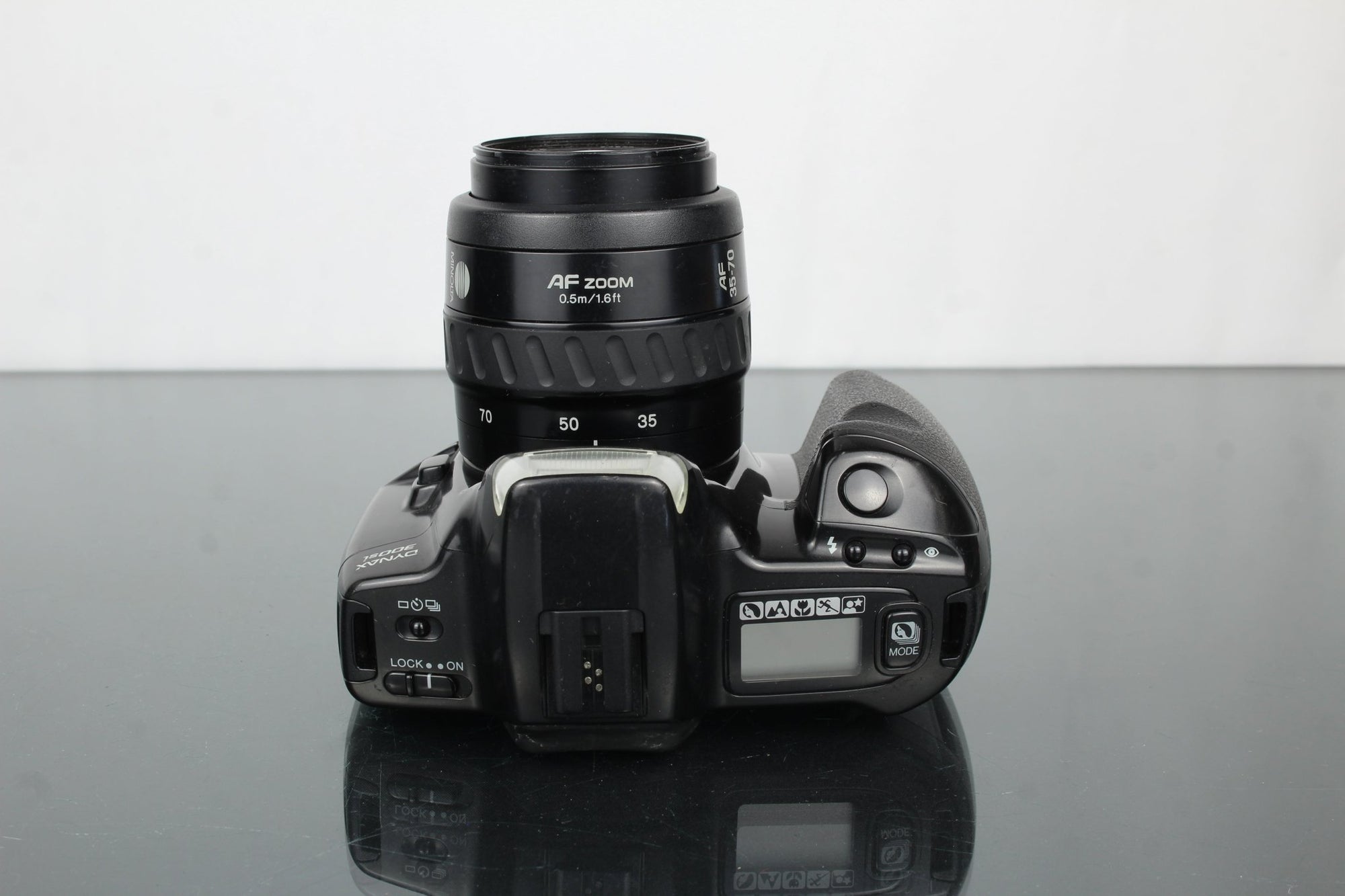 Minolta Dynax 300si + Minolta AF Zoom 35 - 70mm 1:3.5(22) - 4.5 - Dutch|Thrift