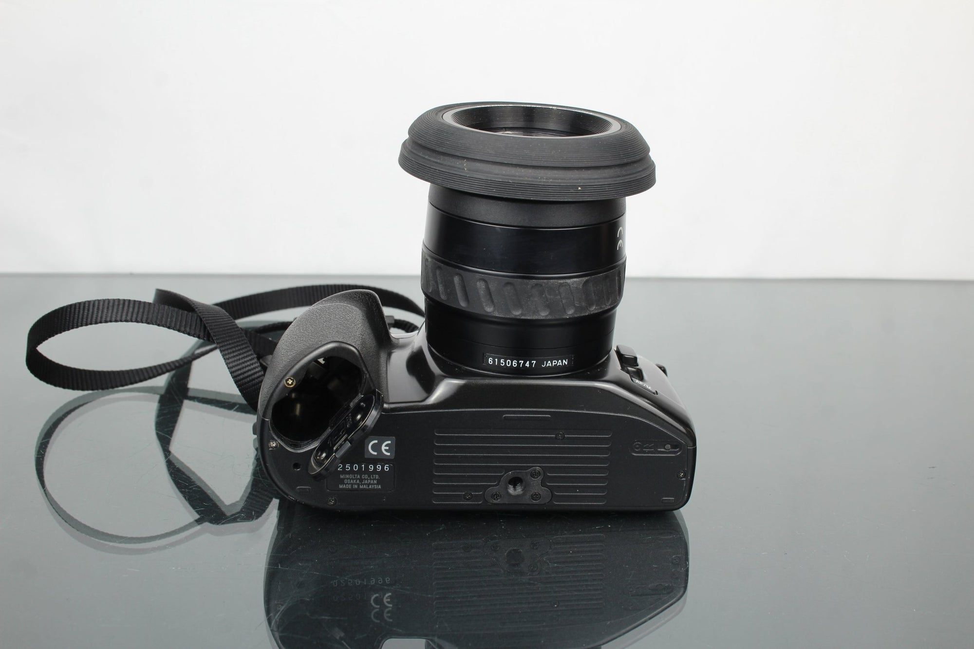 Minolta Dynax 300si + Minolta AF Zoom 35 - 70mm 1:3.5(22) - 4.5 - Dutch|Thrift