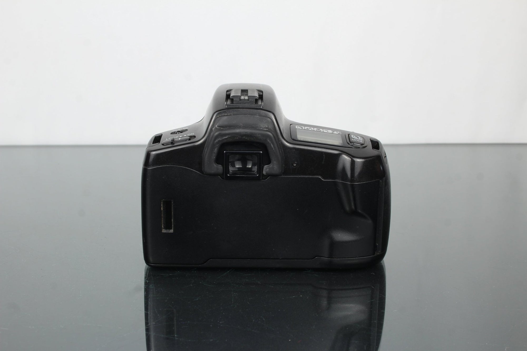 Minolta Dynax 300si + Minolta AF Zoom 35 - 70mm 1:3.5(22) - 4.5 - Dutch|Thrift