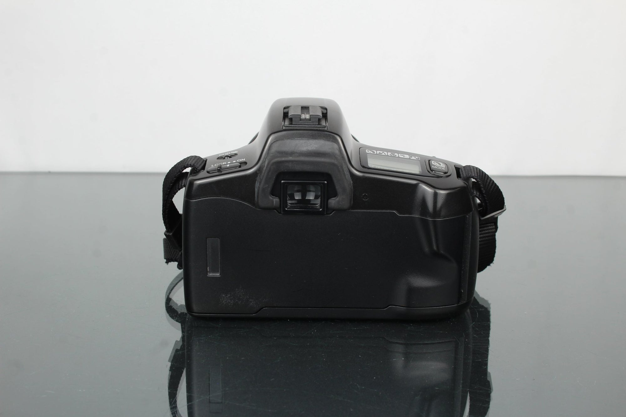 Minolta Dynax 300si + Minolta AF Zoom 35 - 70mm 1:3.5(22) - 4.5 lens - Dutch|Thrift