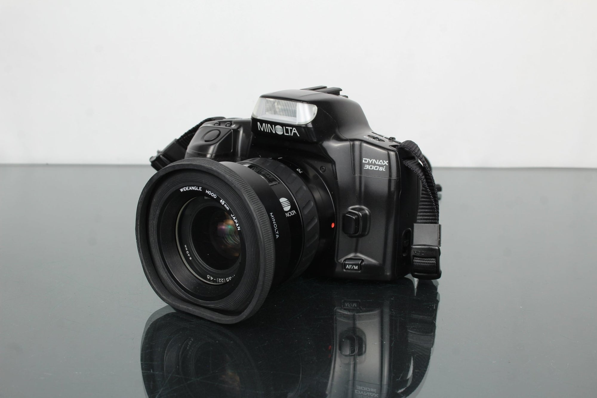 Minolta Dynax 300si + Minolta AF Zoom 35 - 70mm 1:3.5(22) - 4.5 lens - Dutch|Thrift