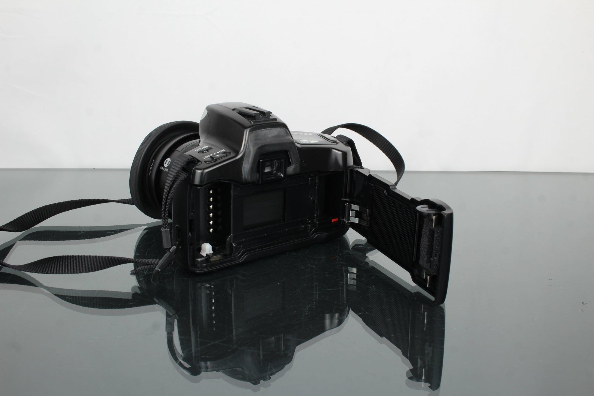 Minolta Dynax 300si + Minolta AF Zoom 35 - 70mm 1:3.5(22) - 4.5 lens - Dutch|Thrift