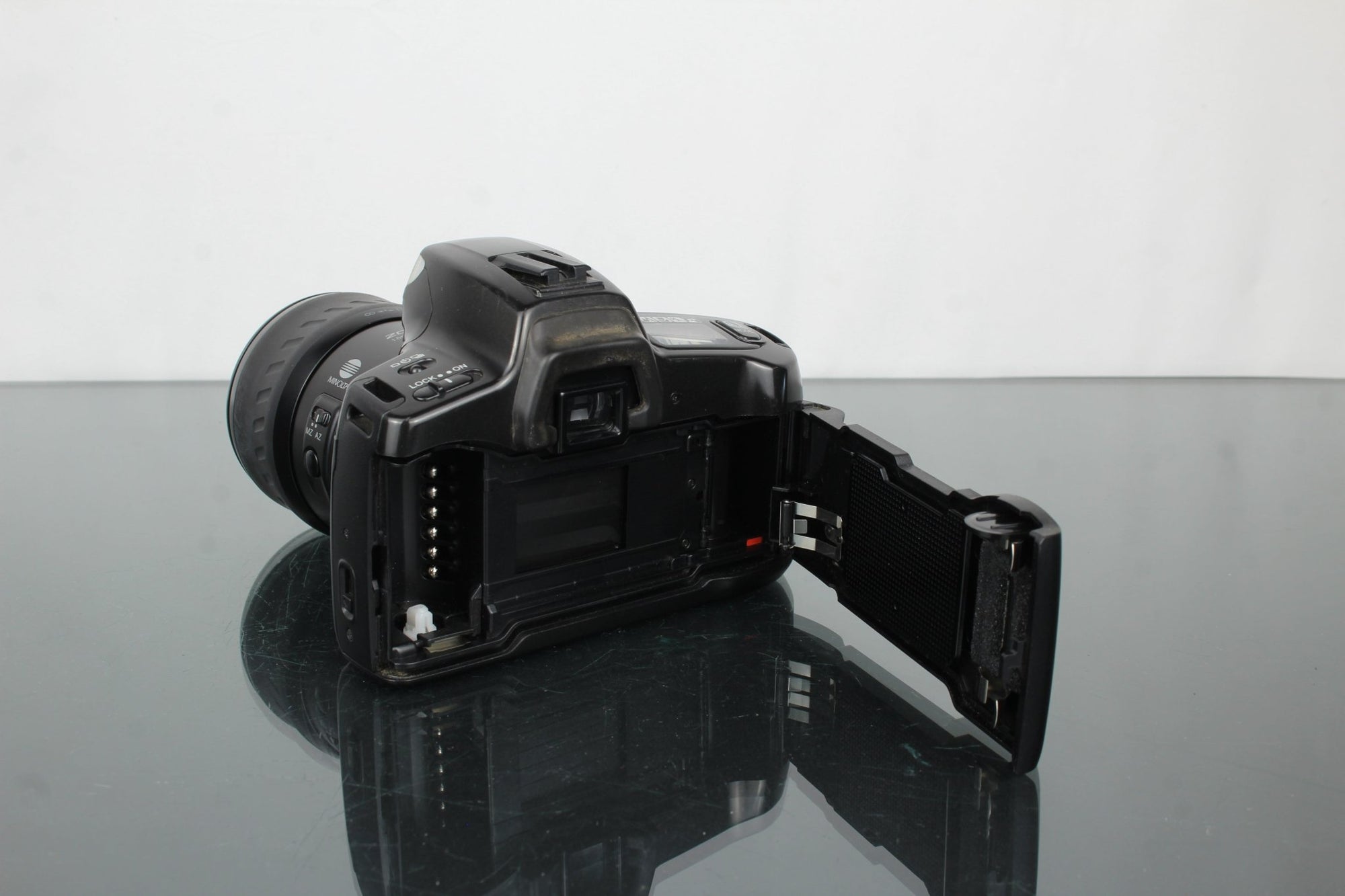 Minolta Dynax 300si + Minolta AF Zoom Xi 100 - 300mm 1:4.5(32) - 5.6 - Dutch|Thrift