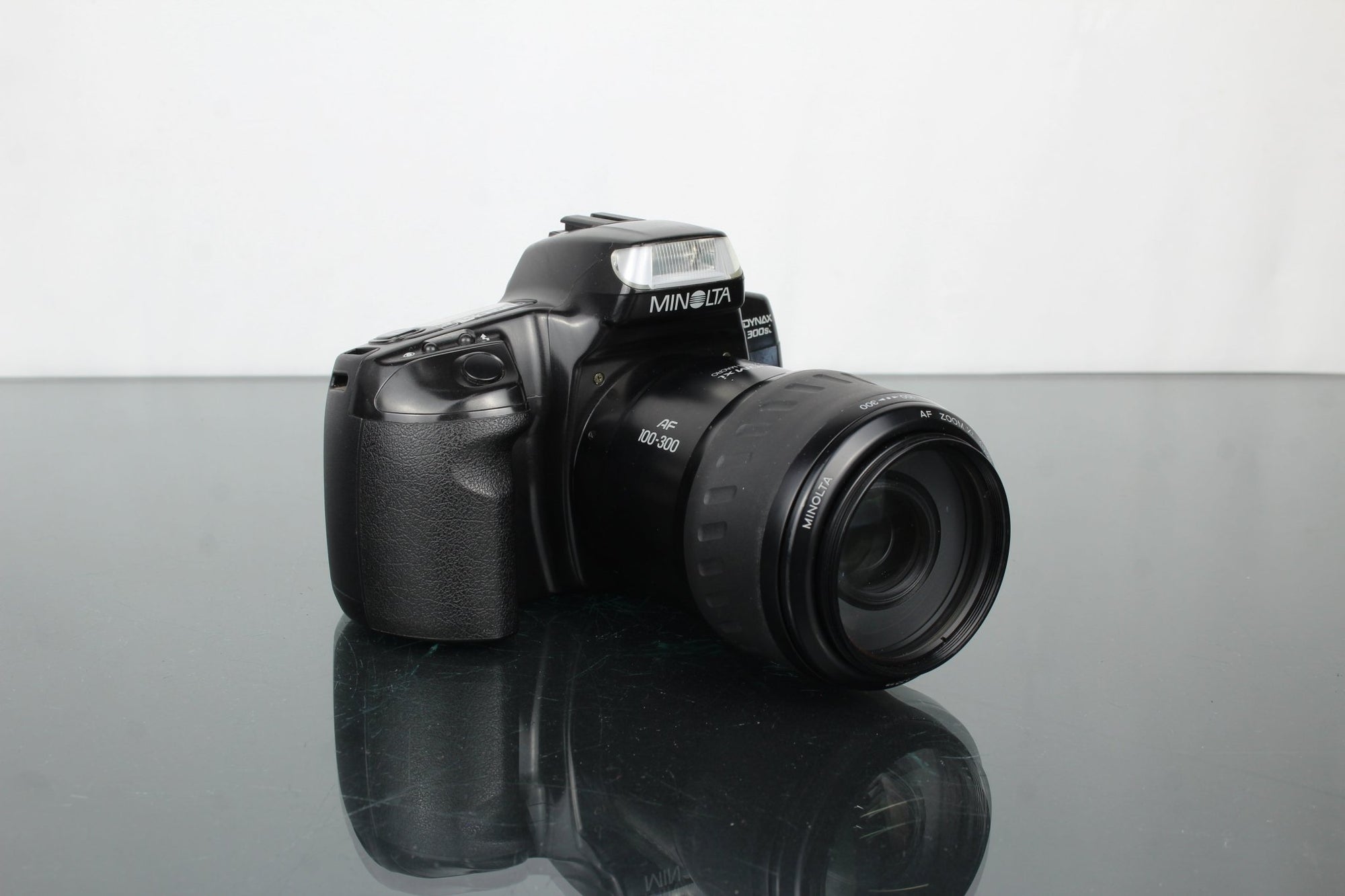 Minolta Dynax 300si + Minolta AF Zoom Xi 100 - 300mm 1:4.5(32) - 5.6 - Dutch|Thrift