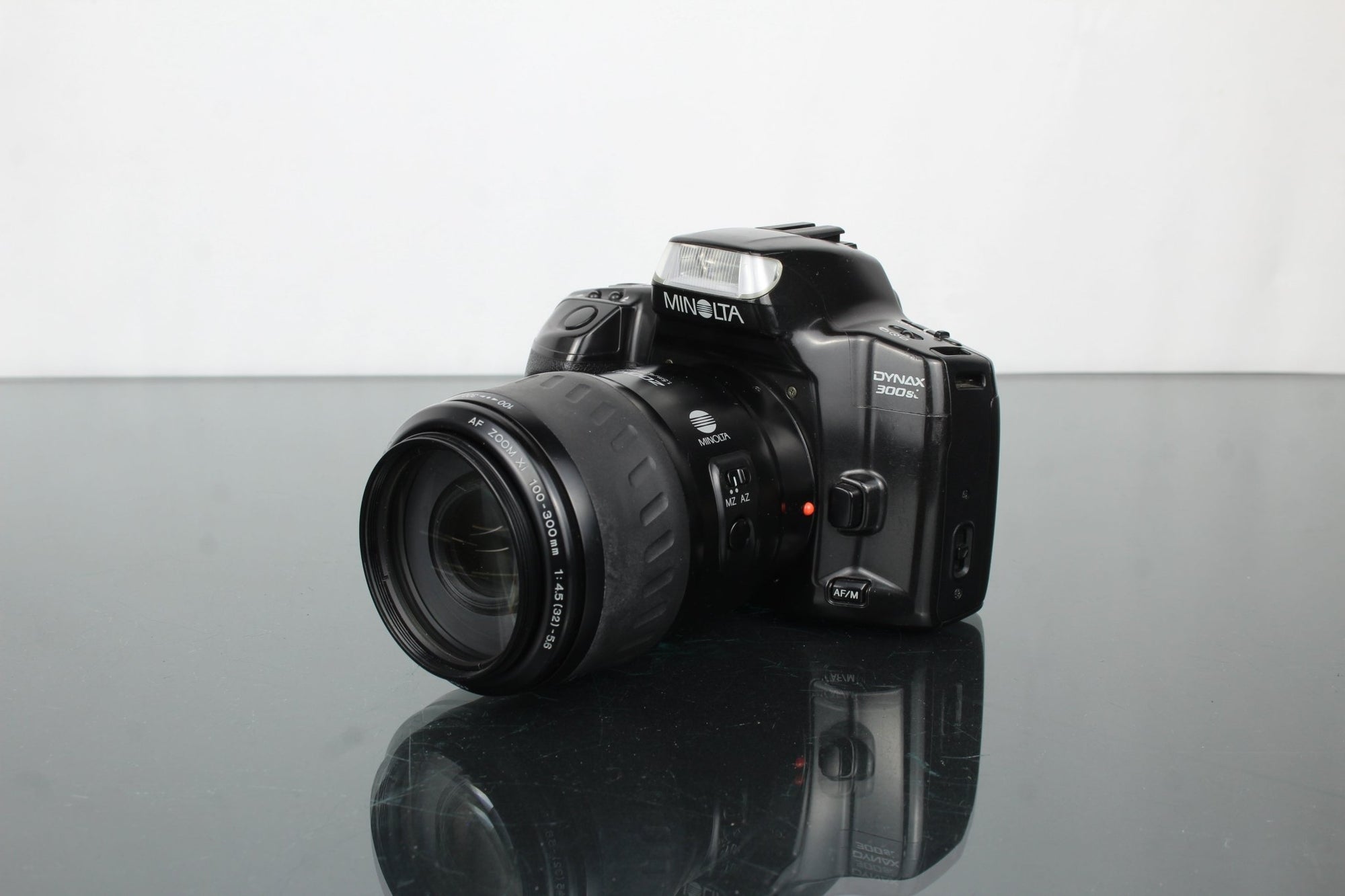 Minolta Dynax 300si + Minolta AF Zoom Xi 100 - 300mm 1:4.5(32) - 5.6 - Dutch|Thrift