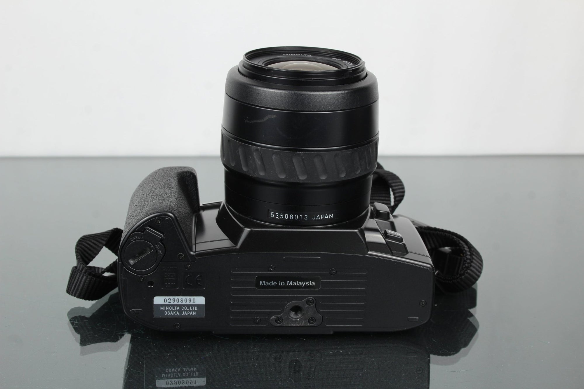 Minolta Dynax 303si + Minolta AF Zoom 35 - 70mm 1:3.5(22) - 4.5 - Dutch|Thrift