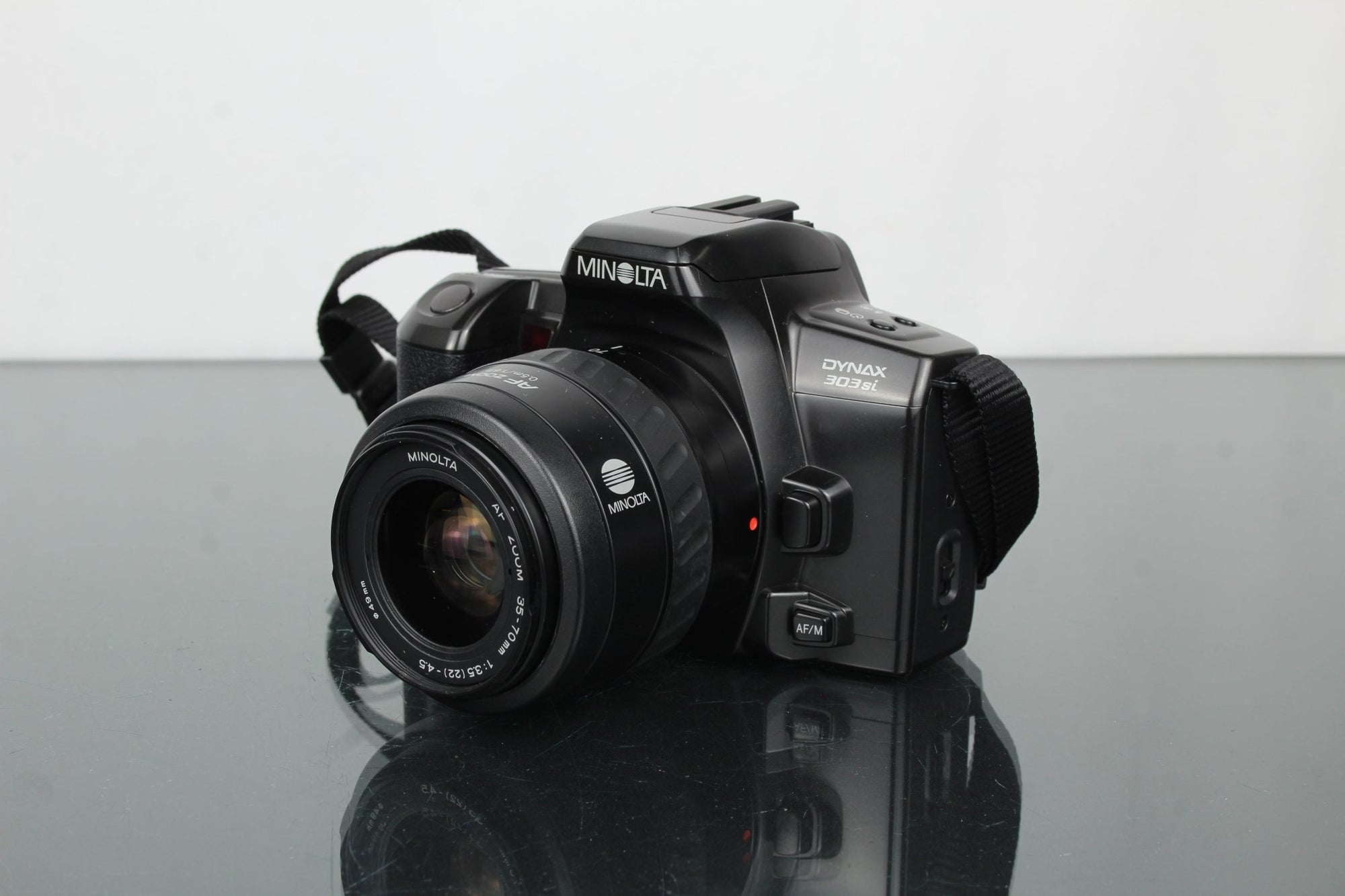 Minolta Dynax 303si + Minolta AF Zoom 35 - 70mm 1:3.5(22) - 4.5 - Dutch|Thrift