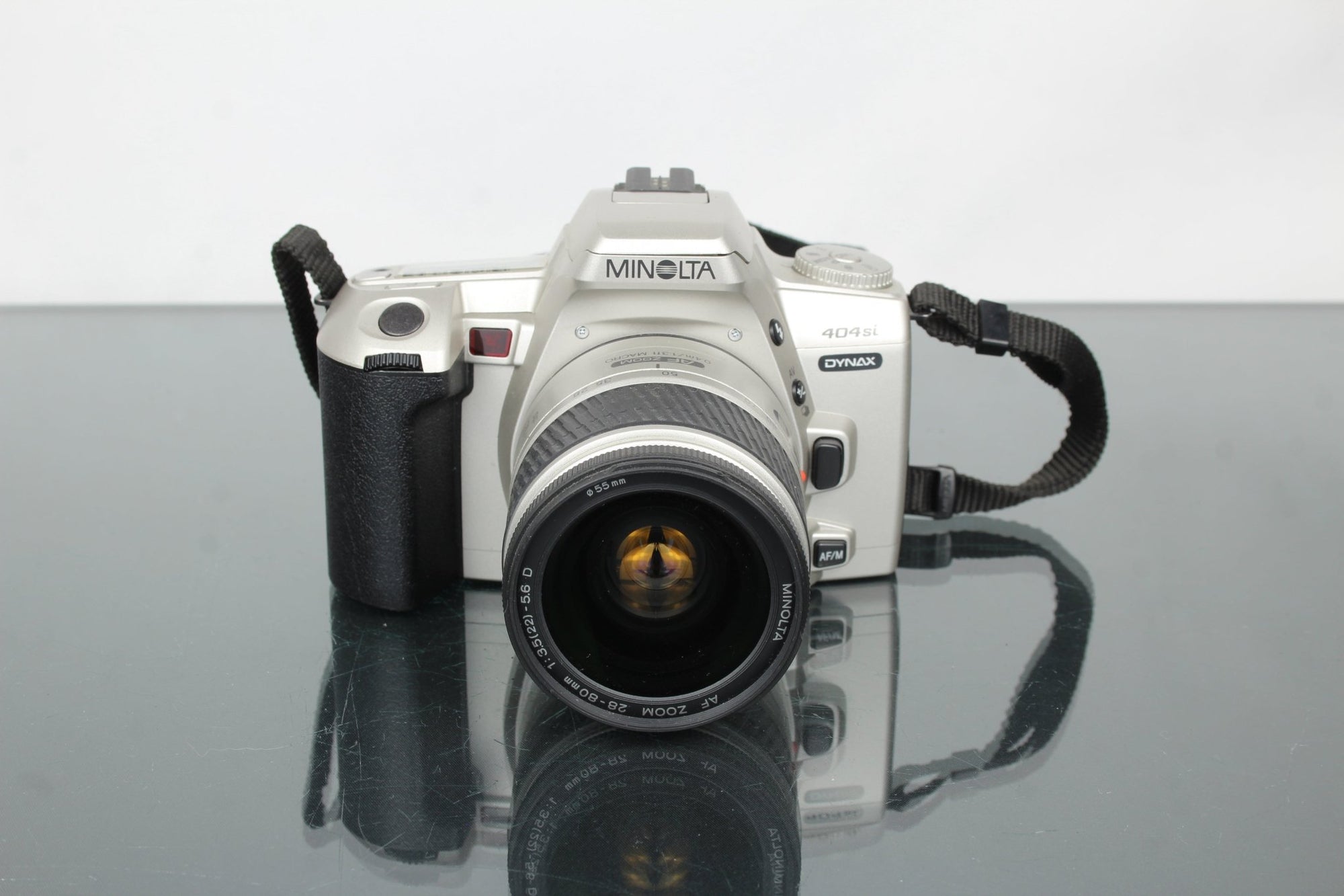 Minolta Dynax 404si + Minolta 28 - 80mm 1:3.5 - 5.6 lens - Dutch|Thrift