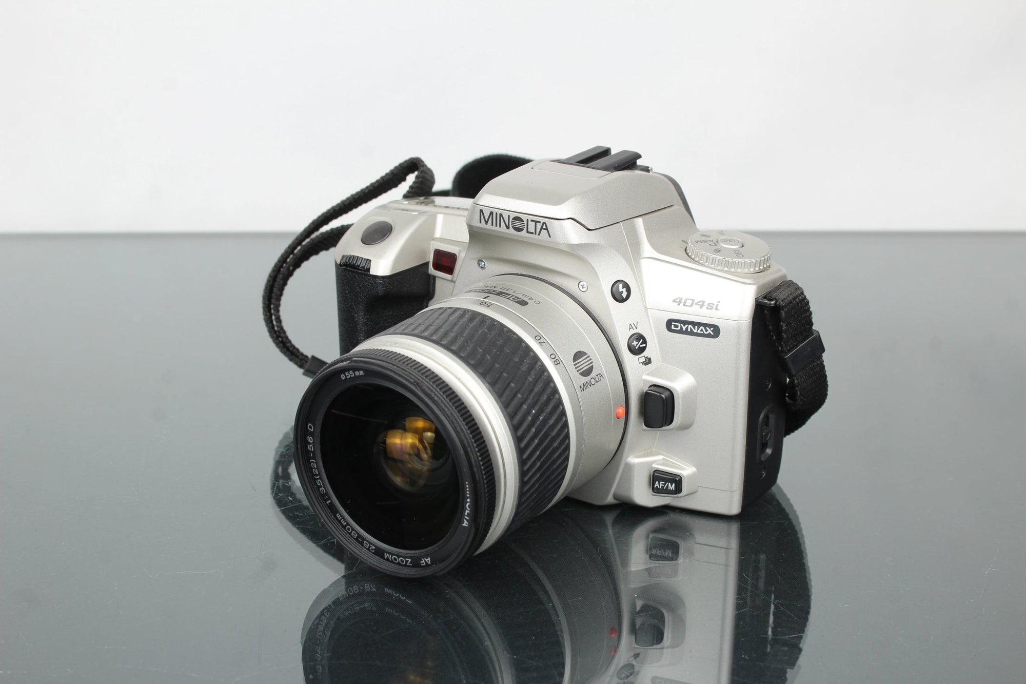 Minolta Dynax 404si + Minolta 28 - 80mm 1:3.5 - 5.6 lens - Dutch|Thrift