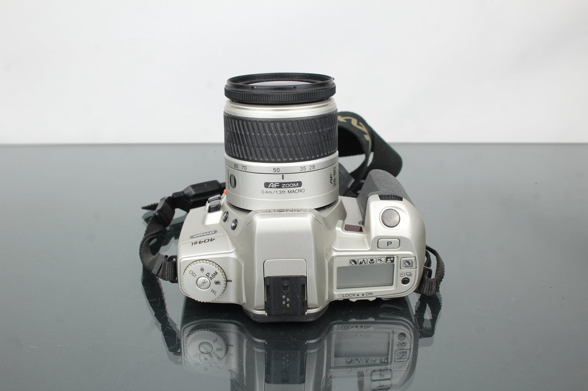 Minolta Dynax 404si + Minolta 28 - 80mm 1:3.5 - 5.6 lens - Dutch|Thrift